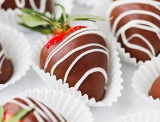 RESERVE YOUR HAND DIPPED STRAWBERRIES FOR VALENTINES!